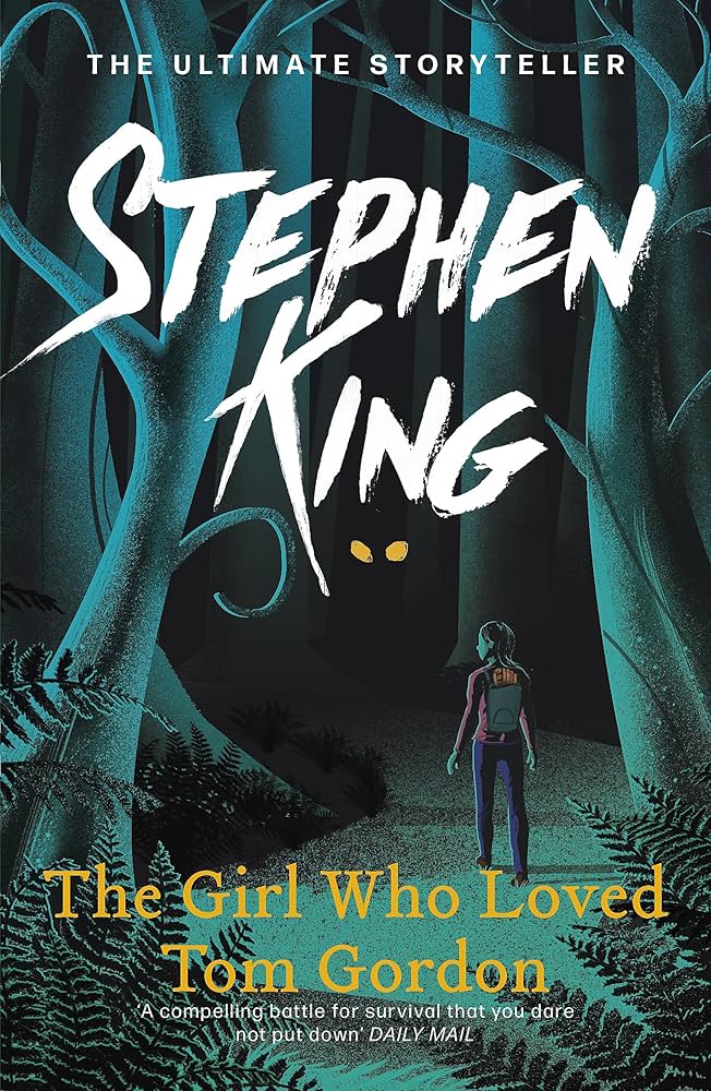 Bookcover of The Girl Who Love Tom Gorden. You are seeing a drawing of a Girl stonden in a dark lurking wood.